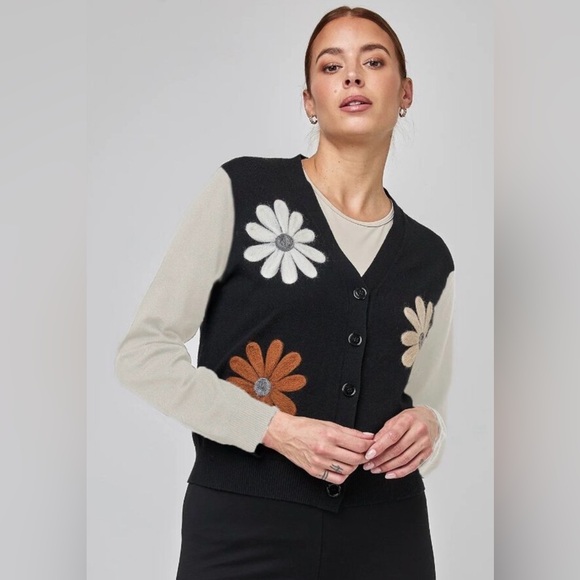 Aaeda Jackets & Blazers - Aaeda women's vest floral button down size M